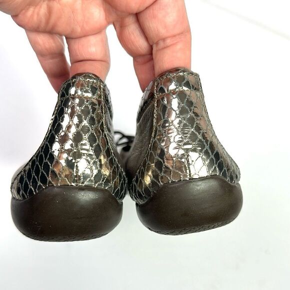 Stuart Weitzman Ballet Flats Metallic Leather Lace Up  Stuart Weitzman Ballet Flats Metallic Leather Lace Up Details size 8,5